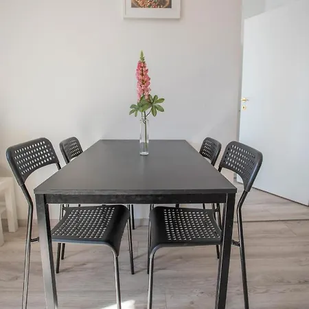 In The Center إنسبروك